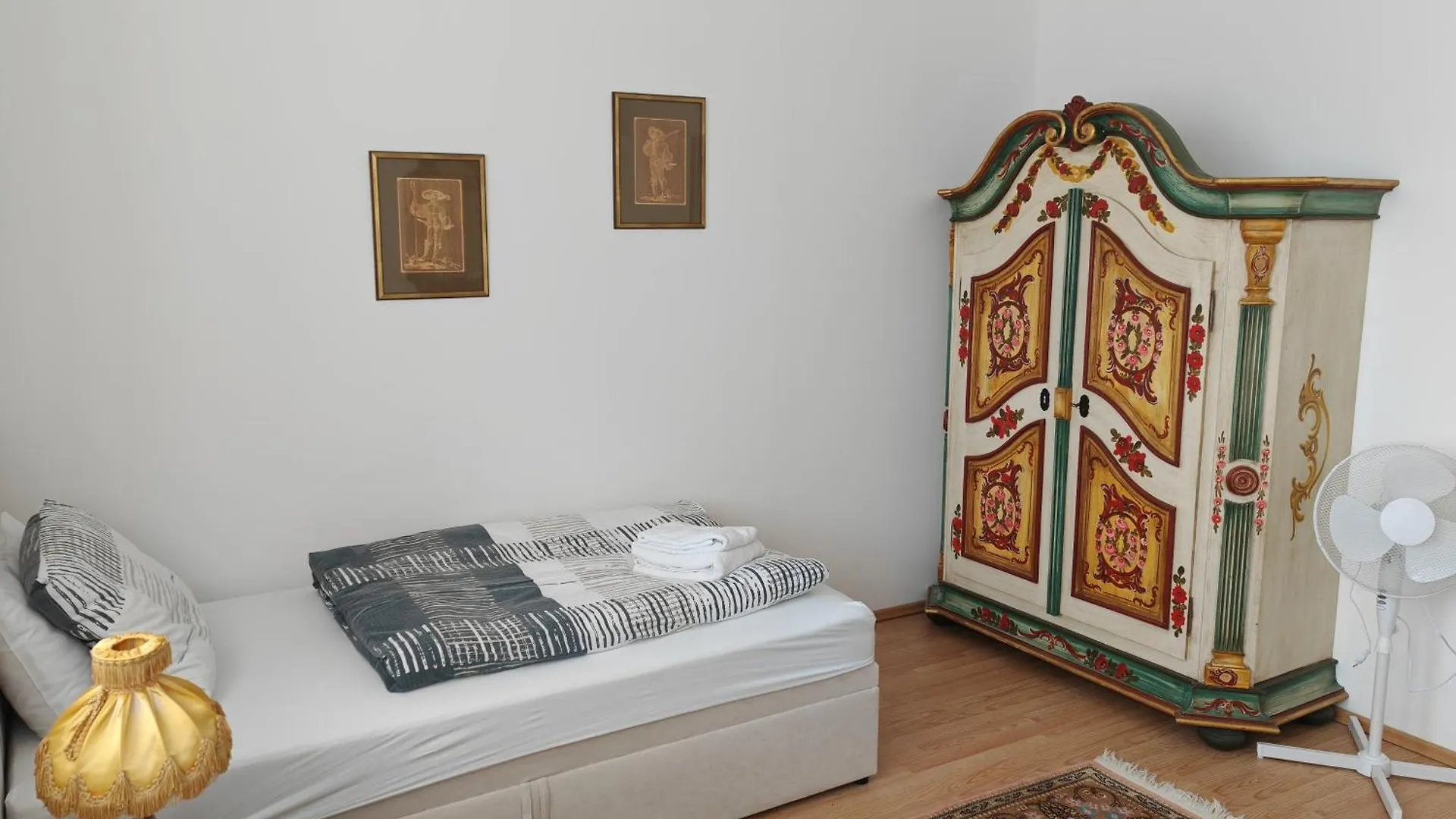 Apartment O3 - Gehobene 6-Zimmer Wohnung 175Qm Fuer 1-7 Personen 2X Dz 3X Ez Grafenwohr Germany